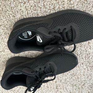 Black Nike Tanjun